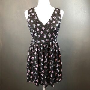 Forever 21 Black Floral V-Neck Sleeveless Dress M